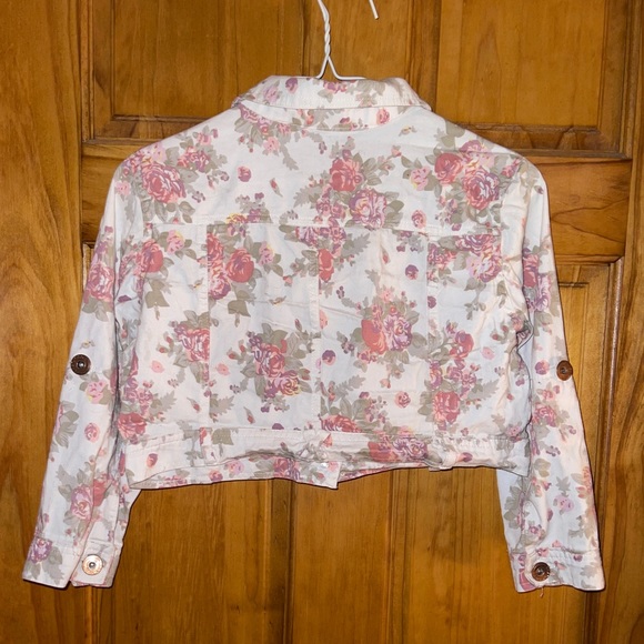 Last Kiss cut off jacket with flower design Size Large - Picture 3 of 3